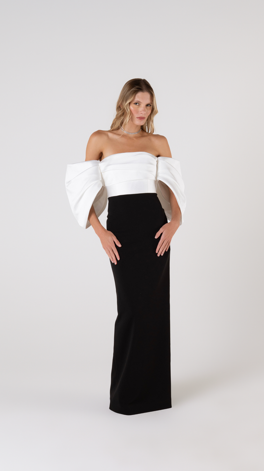 Vestido Sian Maxi em Off White e Preto - Solace London