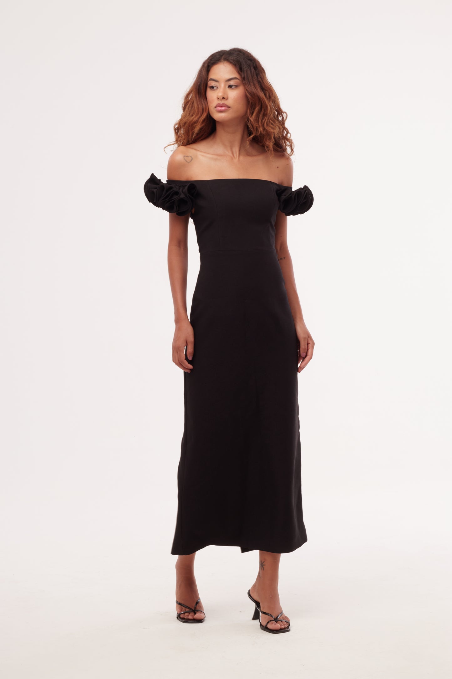 Vestido Preto flores 3D - Patbo