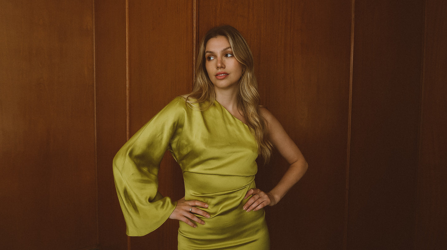 Vestido assimétrico com efeito cetim – ZARA