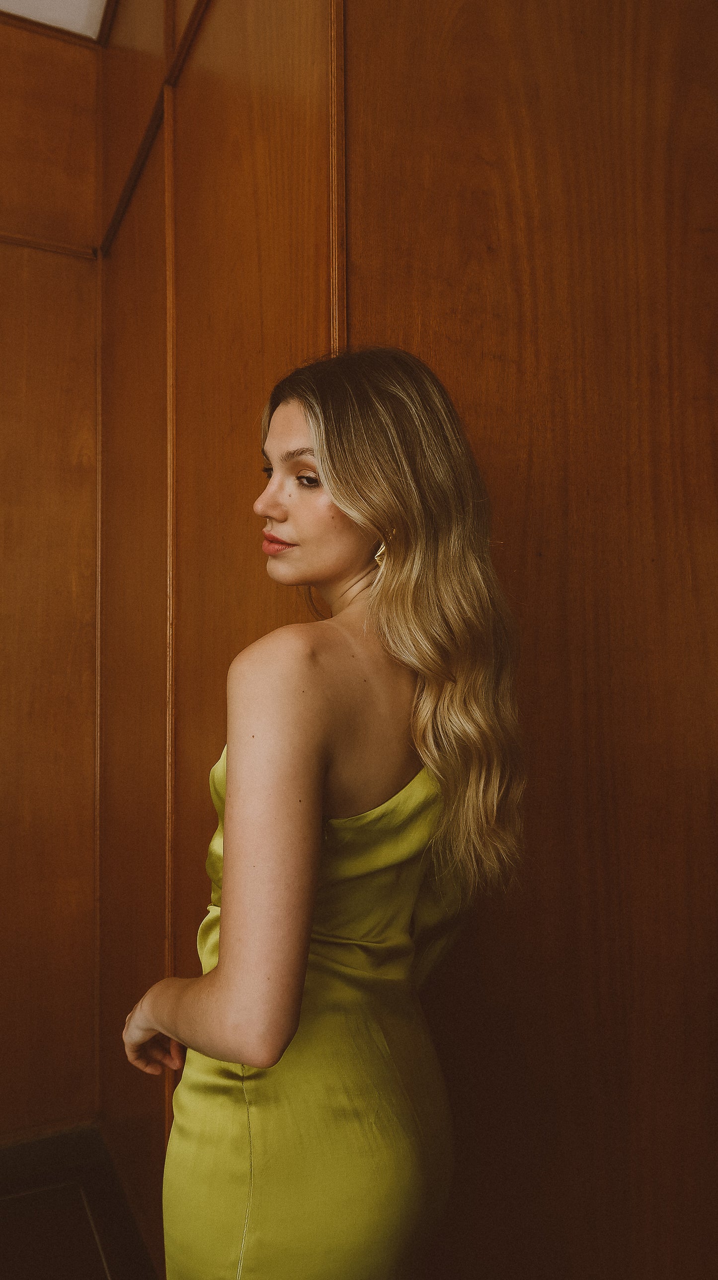 Vestido assimétrico com efeito cetim – ZARA