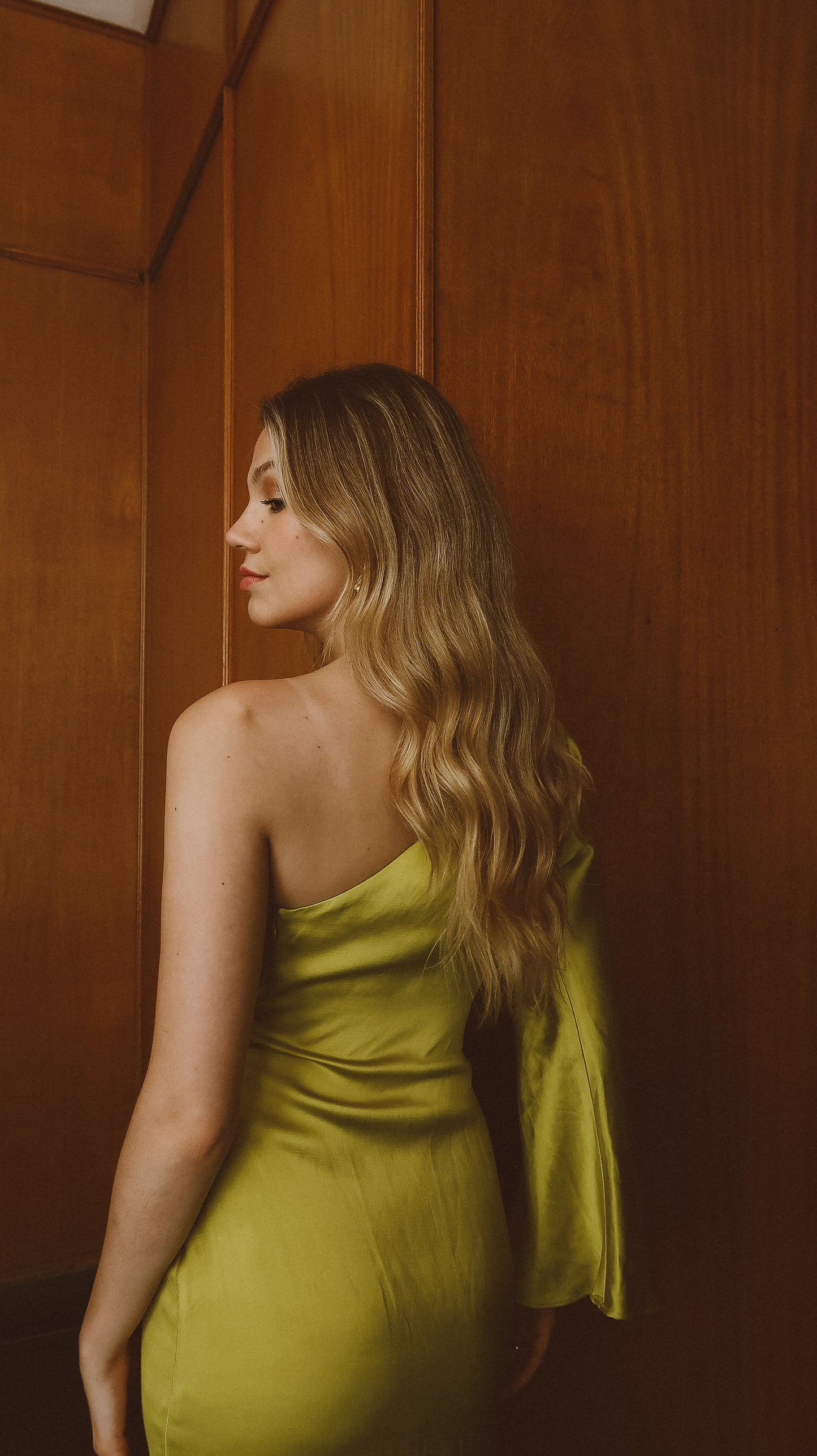 Vestido assimétrico com efeito cetim – ZARA